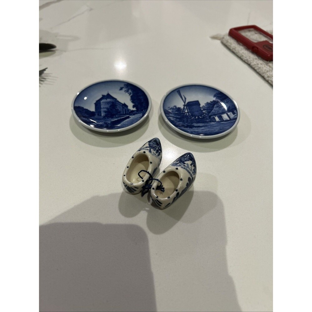 Vintage Delft Blue Miniature Dutch Clogs and plates – Hand-Painted Porcelain